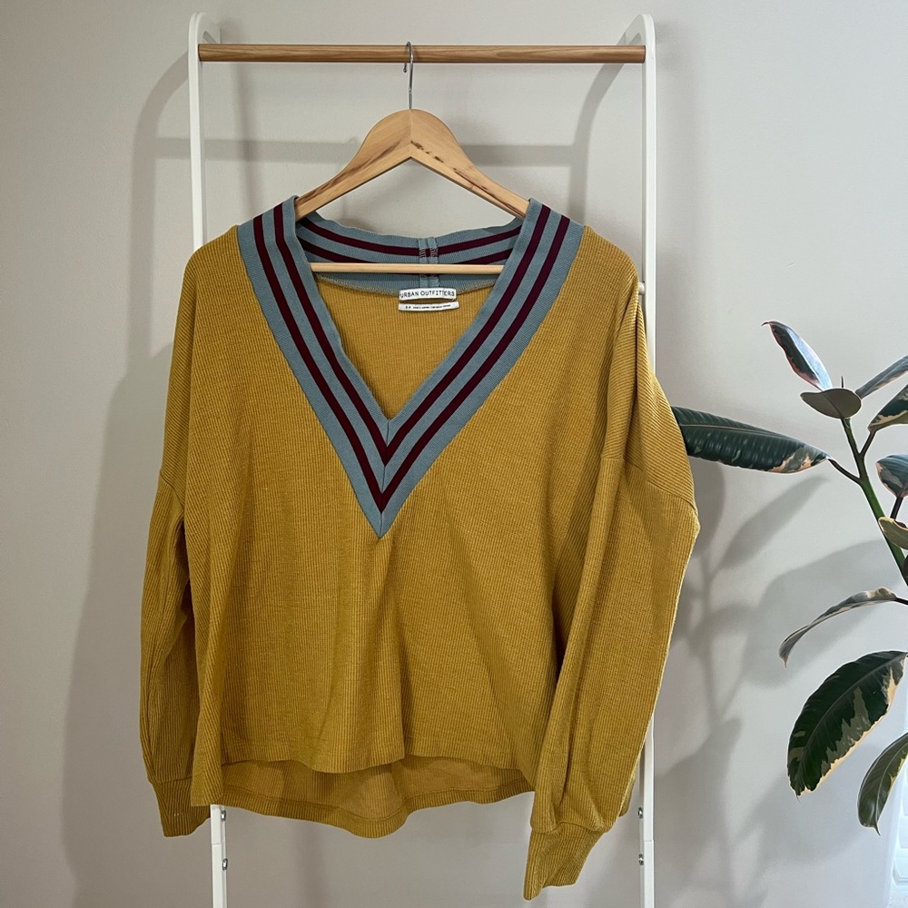 -In good condition. Cropped Top
Any Questions please feel free to ask~